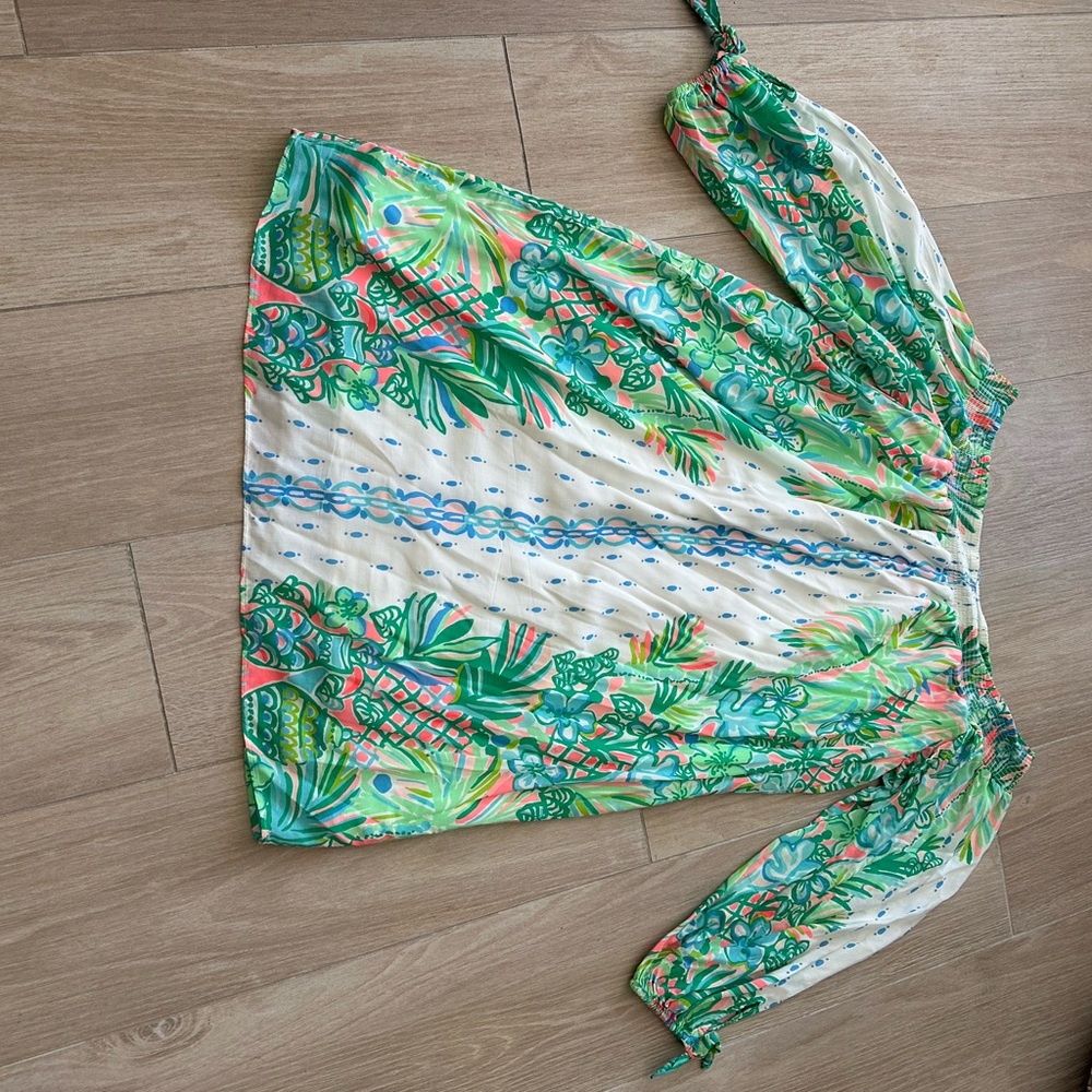 Lilly size medium fits more like a large in my opinion